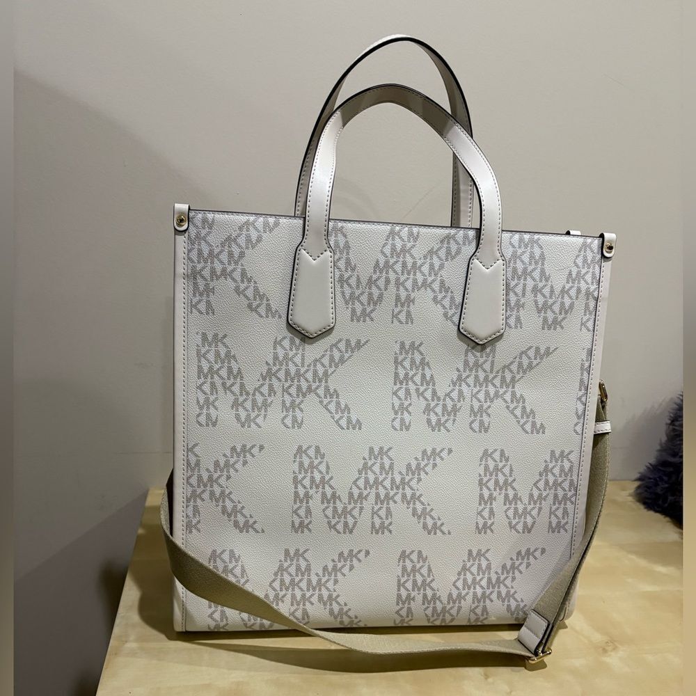 NWT MICHAEL KORS Maple Large NS Logo Tote Vanilla/Cream - Picture 2 of 6